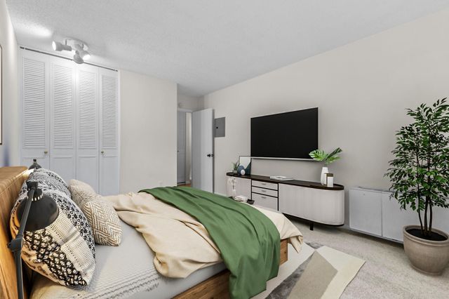 10113 W 34th Street 105, Hopkins, MN 55305