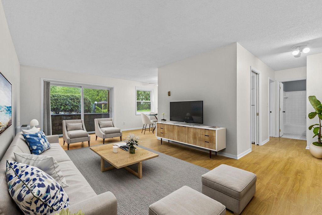 10113 W 34th Street 105, Hopkins, MN 55305