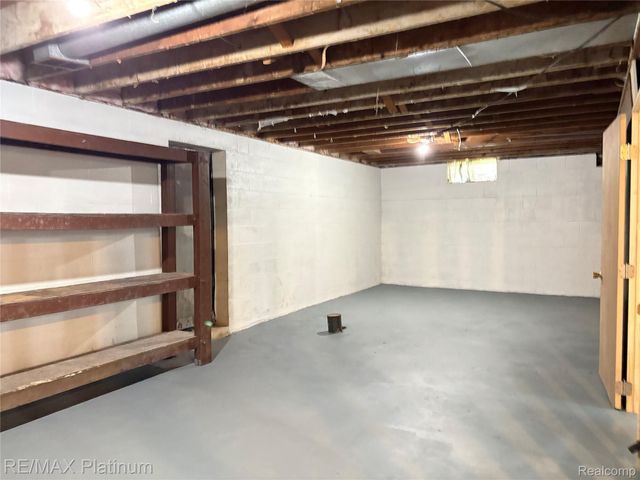 208 Devonshire St, York Charter Township, MI 48198