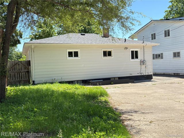 208 Devonshire St, York Charter Township, MI 48198