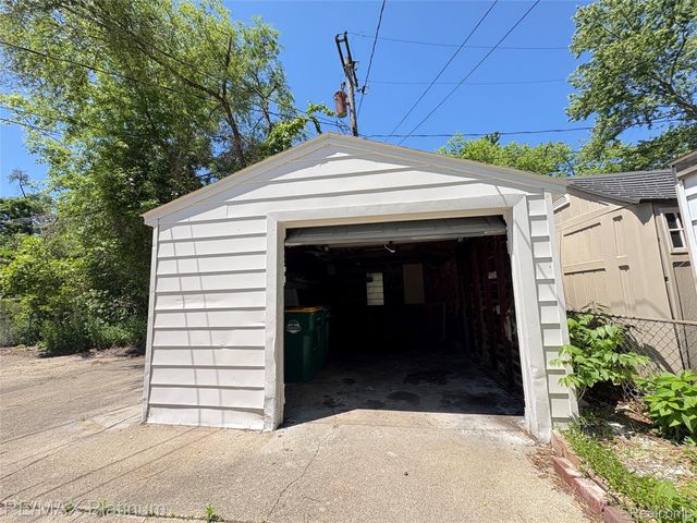 208 Devonshire St, York Charter Township, MI 48198