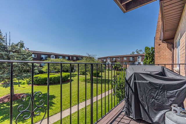 9480 Bay Colony Drive 2N, Des Plaines, IL 60016