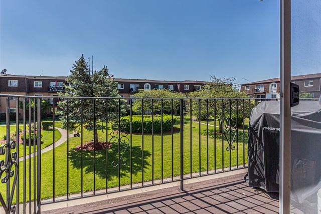 9480 Bay Colony Drive 2N, Des Plaines, IL 60016