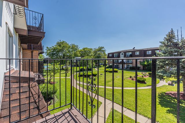 9480 Bay Colony Drive 2N, Des Plaines, IL 60016