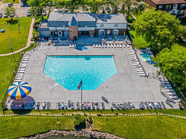 9480 Bay Colony Drive 2N, Des Plaines, IL 60016