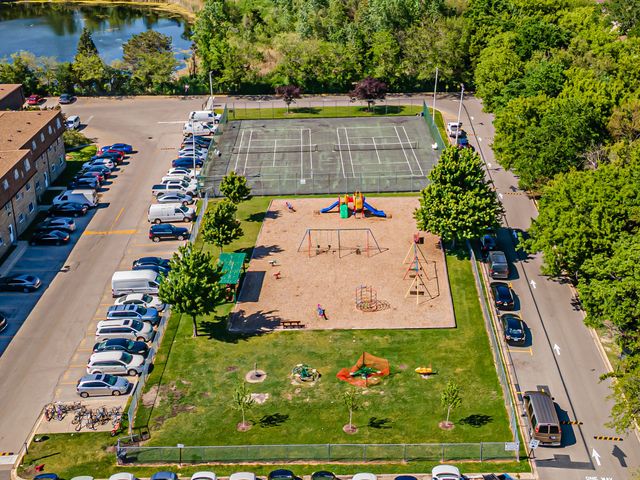 9480 Bay Colony Drive 2N, Des Plaines, IL 60016