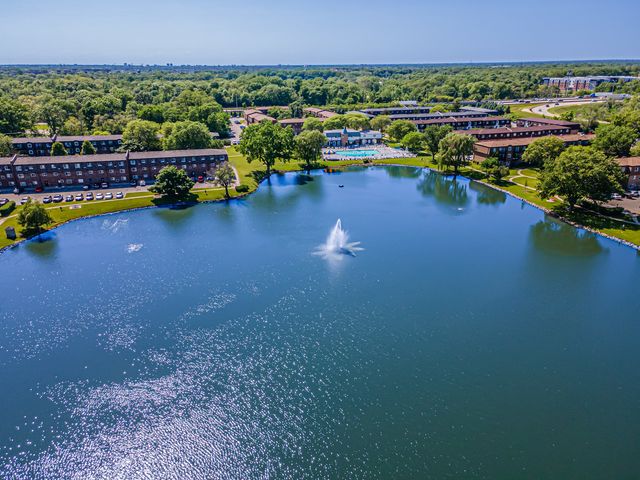 9480 Bay Colony Drive 2N, Des Plaines, IL 60016