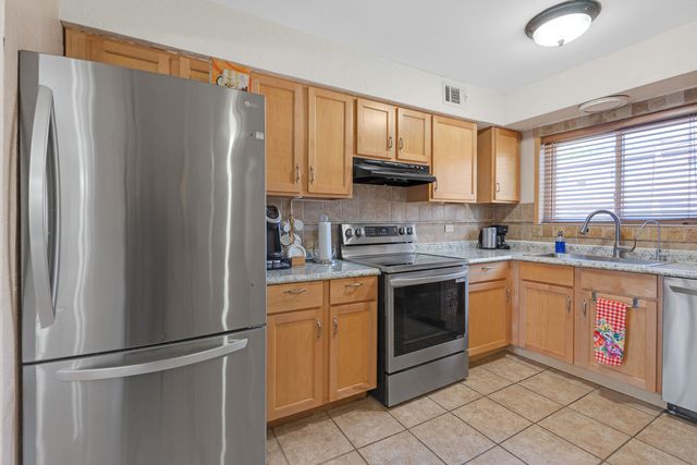 9480 Bay Colony Drive 2N, Des Plaines, IL 60016