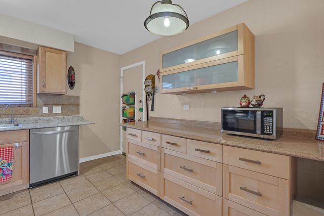 9480 Bay Colony Drive 2N, Des Plaines, IL 60016