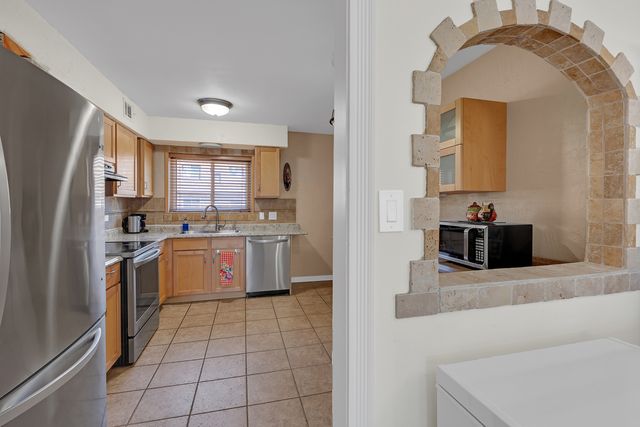 9480 Bay Colony Drive 2N, Des Plaines, IL 60016