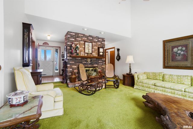 229 E FAR HILLS Drive, East Peoria, IL 61611