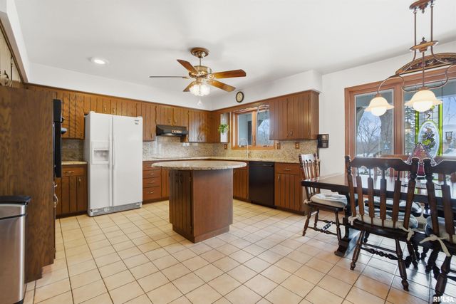 229 E FAR HILLS Drive, East Peoria, IL 61611