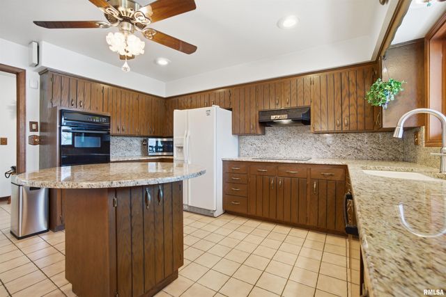 229 E FAR HILLS Drive, East Peoria, IL 61611