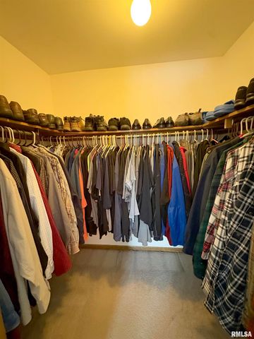 229 E FAR HILLS Drive, East Peoria, IL 61611