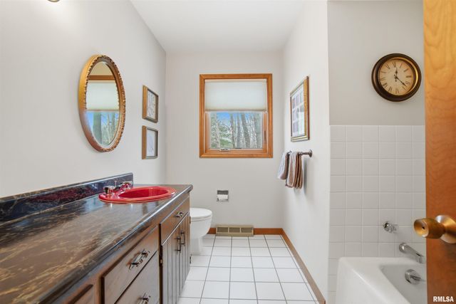 229 E FAR HILLS Drive, East Peoria, IL 61611