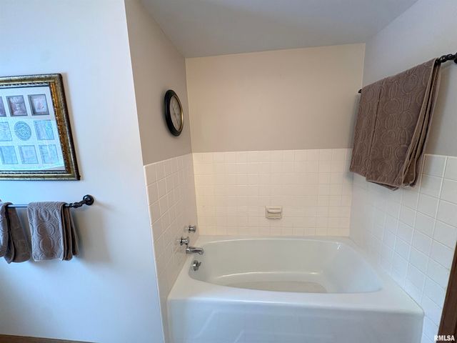 229 E FAR HILLS Drive, East Peoria, IL 61611