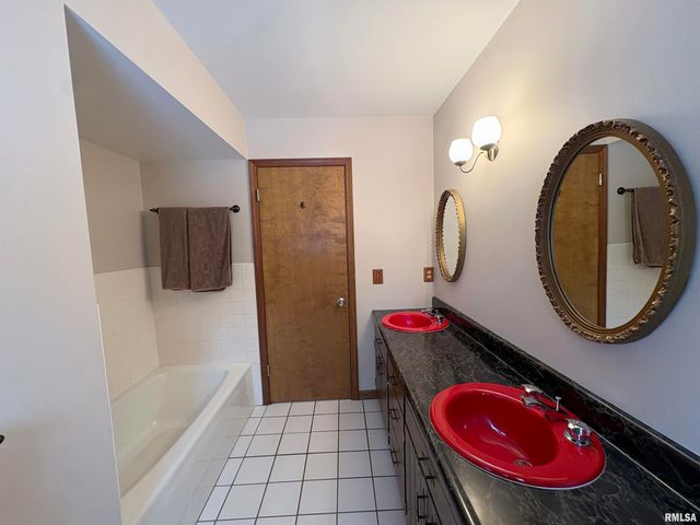 229 E FAR HILLS Drive, East Peoria, IL 61611