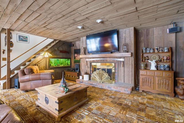 229 E FAR HILLS Drive, East Peoria, IL 61611