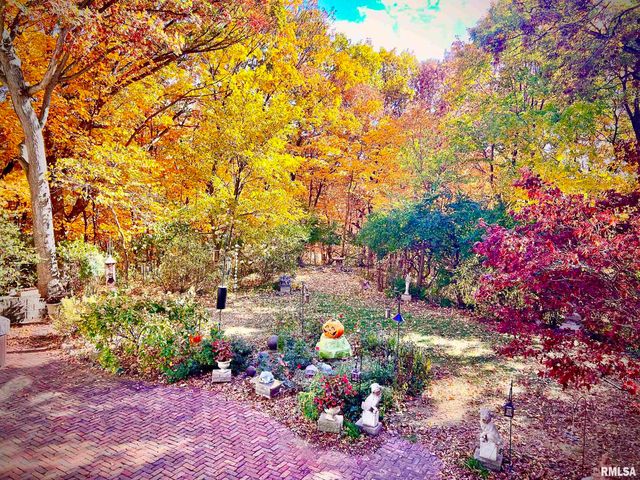 229 E FAR HILLS Drive, East Peoria, IL 61611