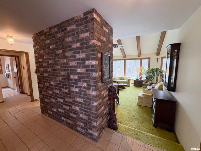 229 E FAR HILLS Drive, East Peoria, IL 61611