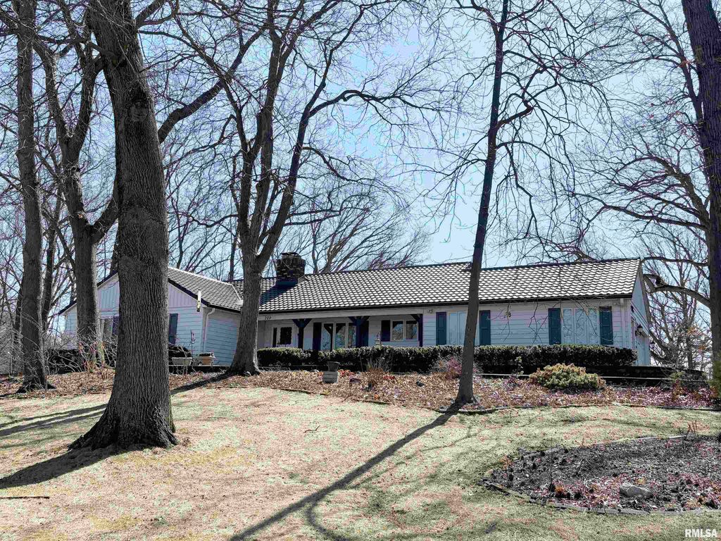 229 E FAR HILLS Drive, East Peoria, IL 61611