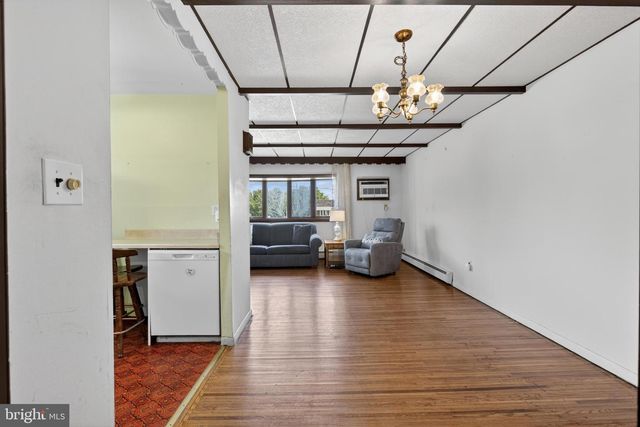 629 CLAY DR, Conshohocken, PA 19428