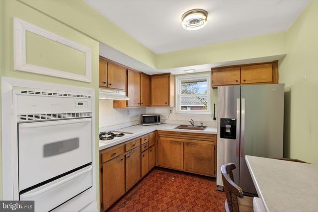 629 CLAY DR, Conshohocken, PA 19428