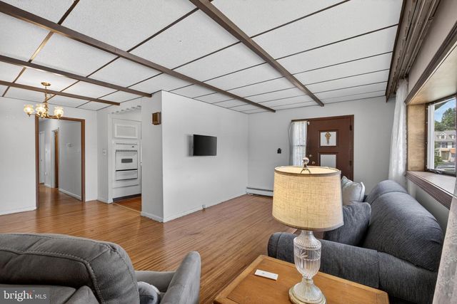629 CLAY DR, Conshohocken, PA 19428