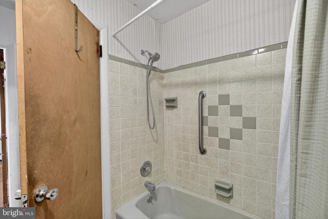 629 CLAY DR, Conshohocken, PA 19428