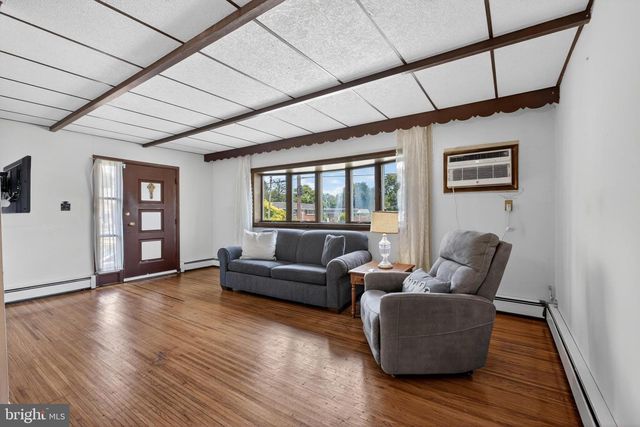 629 CLAY DR, Conshohocken, PA 19428