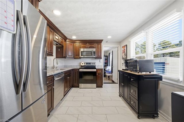 355 Dillon DR, Virginia Beach, VA 23452