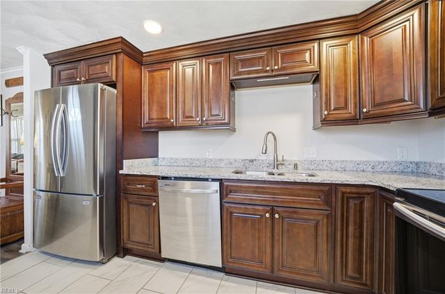 355 Dillon DR, Virginia Beach, VA 23452