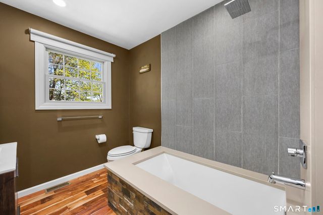 31 Hillandale Road, Danbury, CT 06811