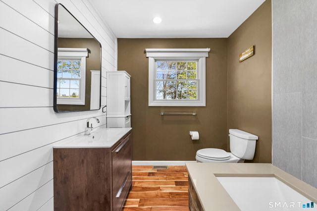 31 Hillandale Road, Danbury, CT 06811