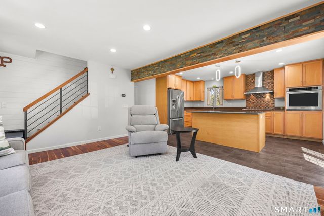 31 Hillandale Road, Danbury, CT 06811