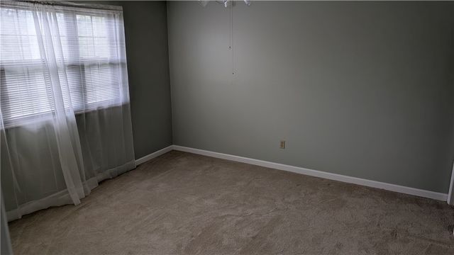 179 London Towne Dr, Brookline, PA 15226