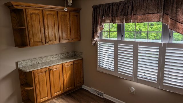 179 London Towne Dr, Brookline, PA 15226