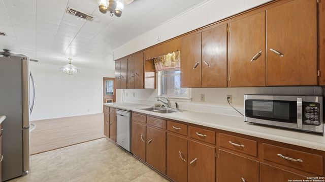 37 Dairy, Pleasanton, TX 78064