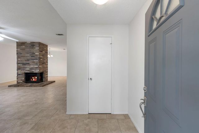 18 W Stony Bridge Court, The Woodlands, TX 77381