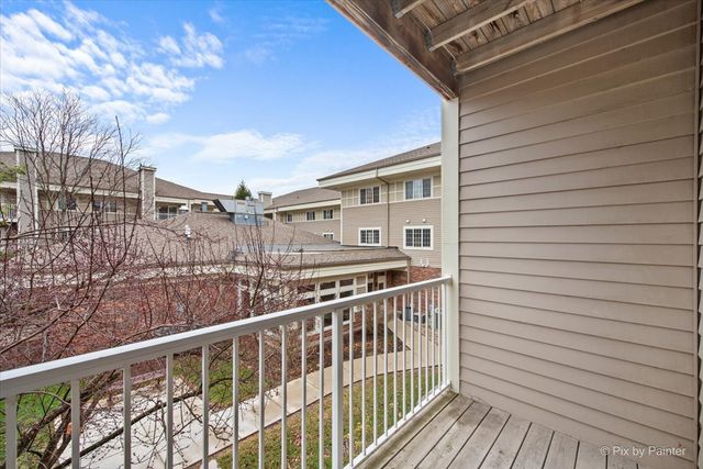 605 BARRINGTON Avenue 222, East Dundee, IL 60118