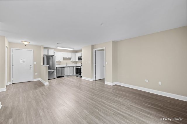 605 BARRINGTON Avenue 222, East Dundee, IL 60118