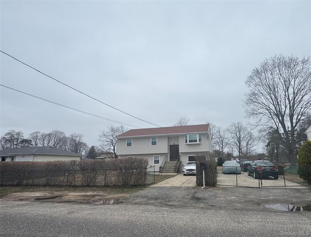 47 Drayton Avenue, Bay Shore, NY 11706