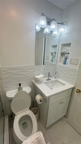 47 Drayton Avenue, Bay Shore, NY 11706