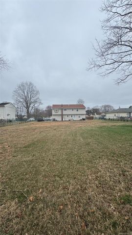 47 Drayton Avenue, Bay Shore, NY 11706