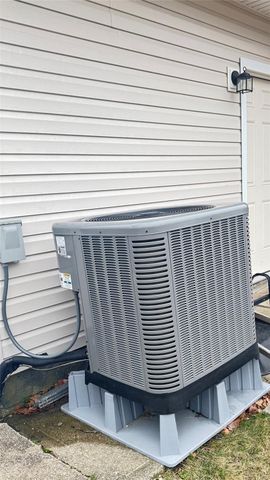 47 Drayton Avenue, Bay Shore, NY 11706