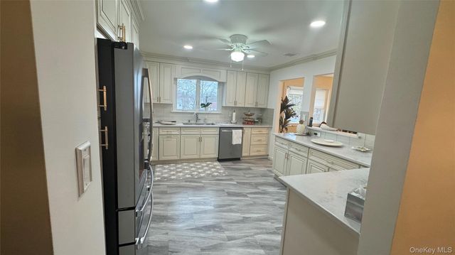 47 Drayton Avenue, Bay Shore, NY 11706