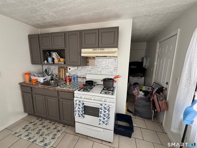 13 Valley Place North, New Haven, CT 06515