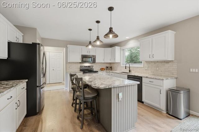 5762 Garnet Circle, Clarkston, MI 48348