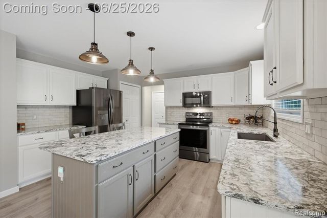 5762 Garnet Circle, Clarkston, MI 48348