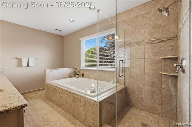 5762 Garnet Circle, Clarkston, MI 48348